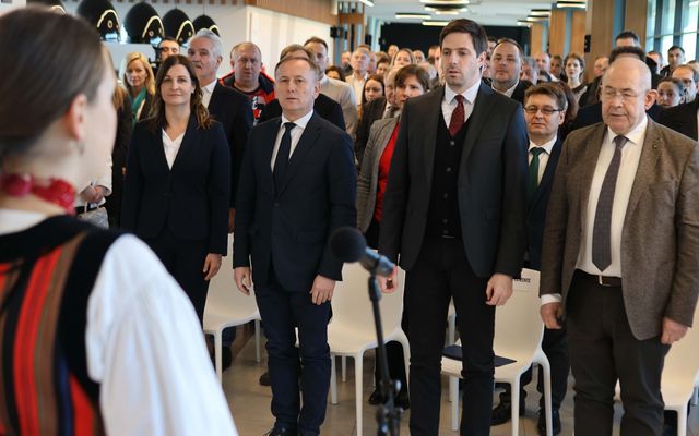 Szerződések ünnepélyes aláírása