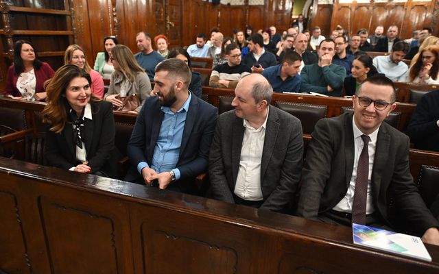 TUDATOS KILÉPÉS, MAGABIZTOS KIÁLLÁS