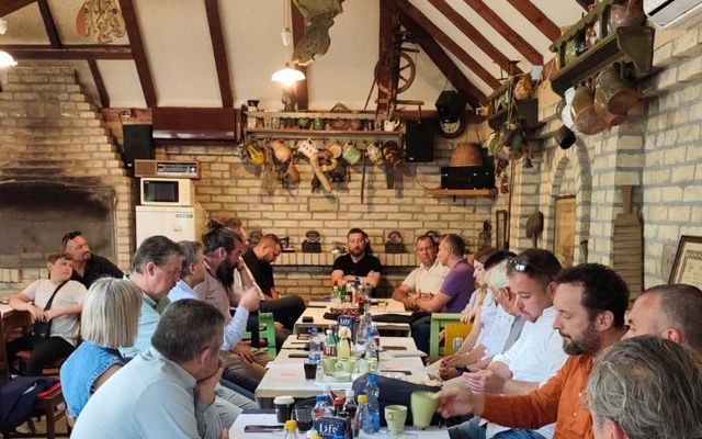 EGYÜTT A FEJLŐDÉS ÚTJÁN
