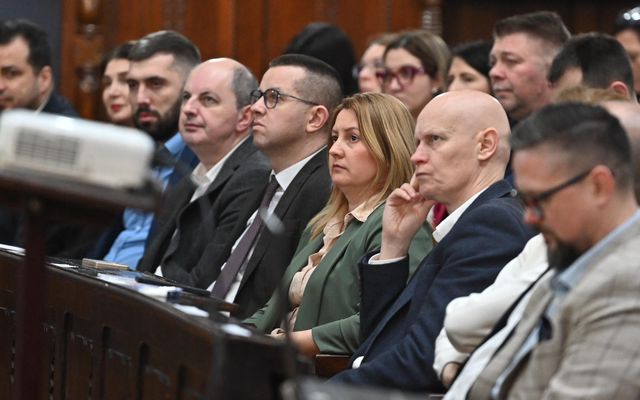 TUDATOS KILÉPÉS, MAGABIZTOS KIÁLLÁS