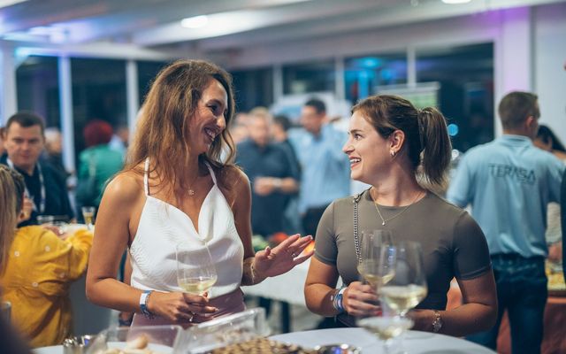Így zárult az első nap: Connect & Chill networking party!