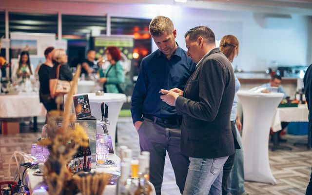 Így zárult az első nap: Connect & Chill networking party!