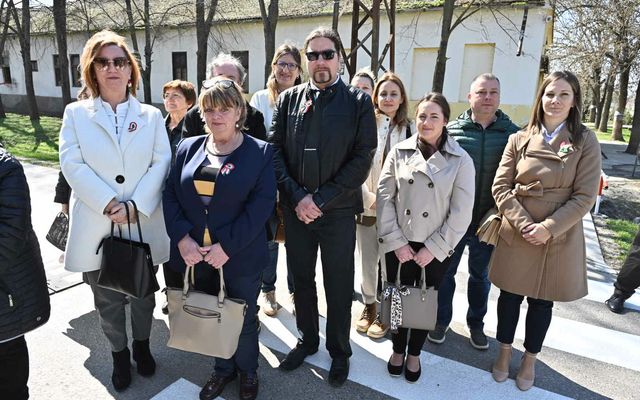 TISZTELET A HŐSÖKNEK!
