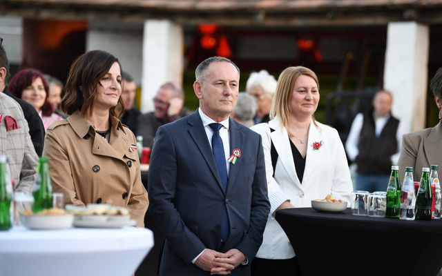 ÚJÍTÓ FEJLESZTÉSEK - NÖVEKVŐ LEHETŐSÉGEK