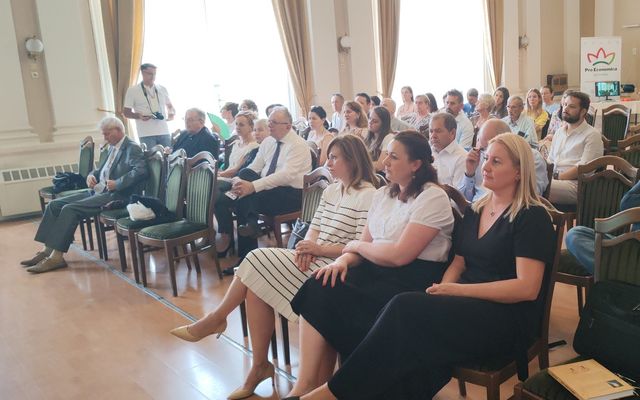 A Kárpát-Haza Kulturális és Gazdasági Konferencián Jászberényben
