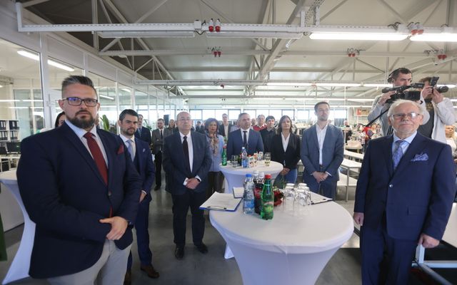 Az East West Bridge Kft. kiemelt jelentőségű közepes léptékű gazdasági fejlesztés ünnepélyes átadása 