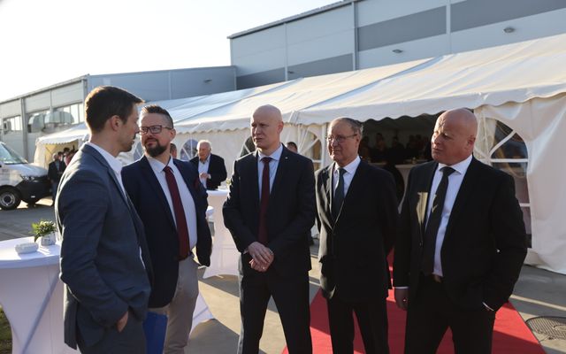 A T-1 Abrasiv Kft. kiemelt jelentőségű közepes és nagyléptékű gazdasági fejlesztés ünnepélyes átadása