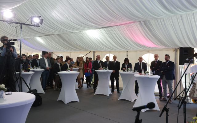 A T-1 Abrasiv Kft. kiemelt jelentőségű közepes és nagyléptékű gazdasági fejlesztés ünnepélyes átadása