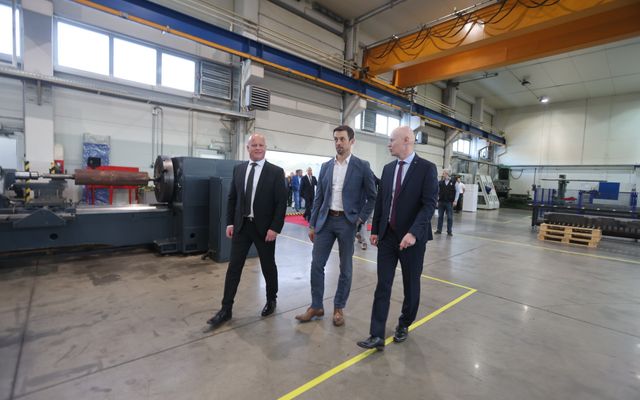 A T-1 Abrasiv Kft. kiemelt jelentőségű közepes és nagyléptékű gazdasági fejlesztés ünnepélyes átadása