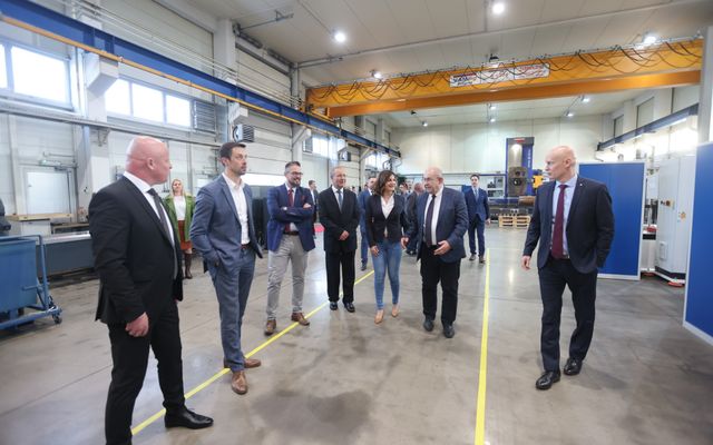 A T-1 Abrasiv Kft. kiemelt jelentőségű közepes és nagyléptékű gazdasági fejlesztés ünnepélyes átadása