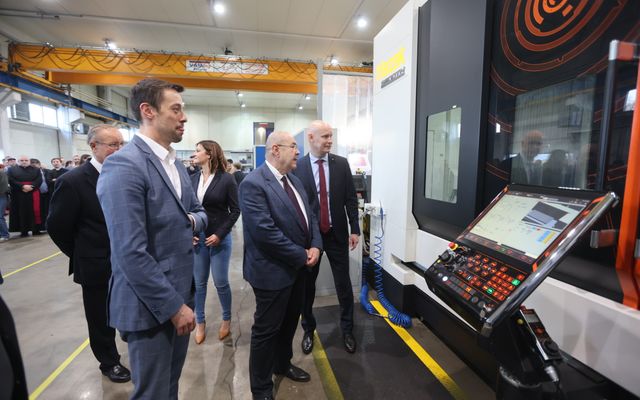 A T-1 Abrasiv Kft. kiemelt jelentőségű közepes és nagyléptékű gazdasági fejlesztés ünnepélyes átadása