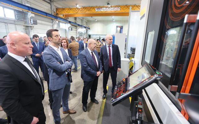 A T-1 Abrasiv Kft. kiemelt jelentőségű közepes és nagyléptékű gazdasági fejlesztés ünnepélyes átadása
