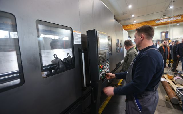 A T-1 Abrasiv Kft. kiemelt jelentőségű közepes és nagyléptékű gazdasági fejlesztés ünnepélyes átadása