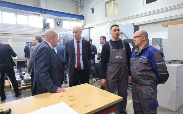 A T-1 Abrasiv Kft. kiemelt jelentőségű közepes és nagyléptékű gazdasági fejlesztés ünnepélyes átadása