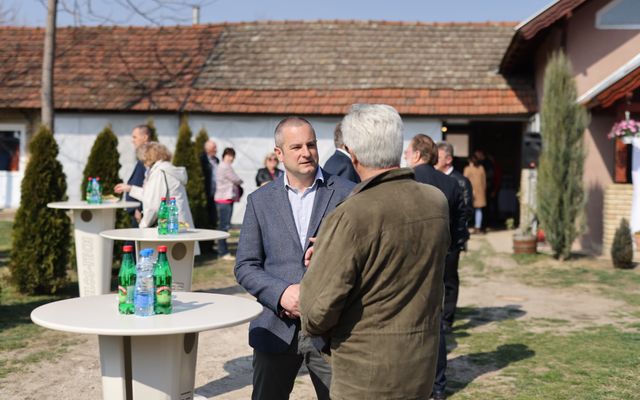 A zentaörsi Budlinka pálinkalepárló és Zsebi Kids gyermek játszóház megtekintése