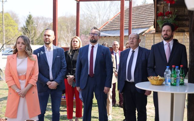 A zentaörsi Budlinka pálinkalepárló és Zsebi Kids gyermek játszóház megtekintése