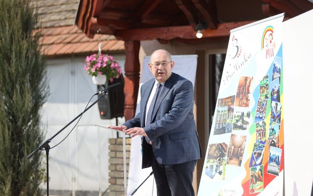 A zentaörsi Budlinka pálinkalepárló és Zsebi Kids gyermek játszóház megtekintése