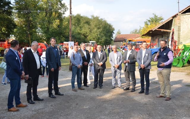 Prosperitati gépkiállítás Horgoson