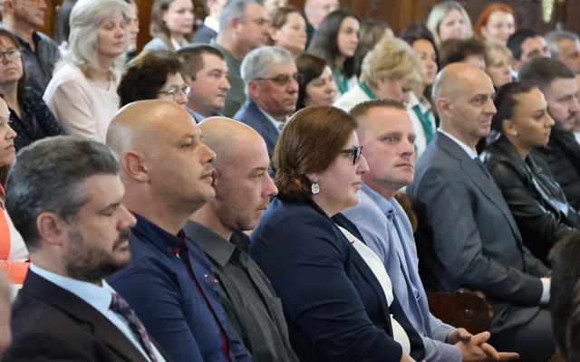 Ünnepélyes szerződésaláírás