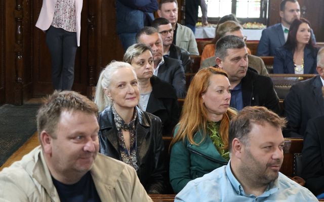 Ünnepélyes szerződésaláírás