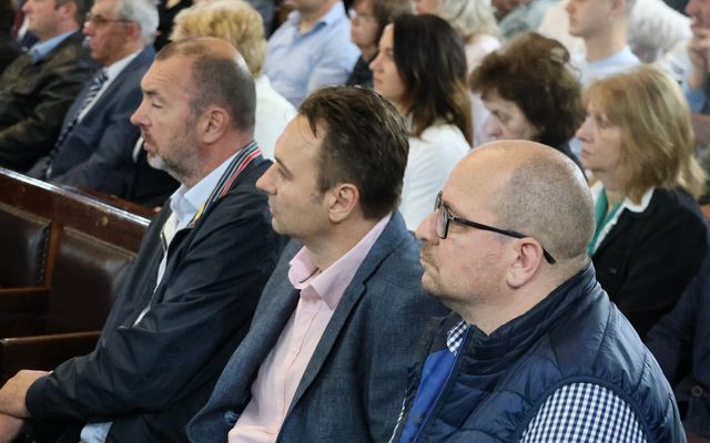 Ünnepélyes szerződésaláírás
