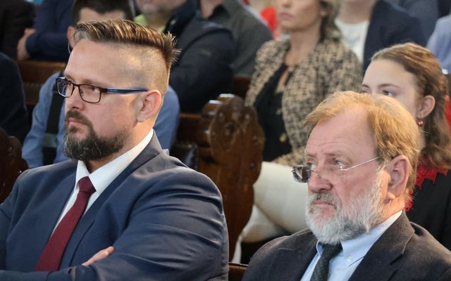 Ünnepélyes szerződésaláírás