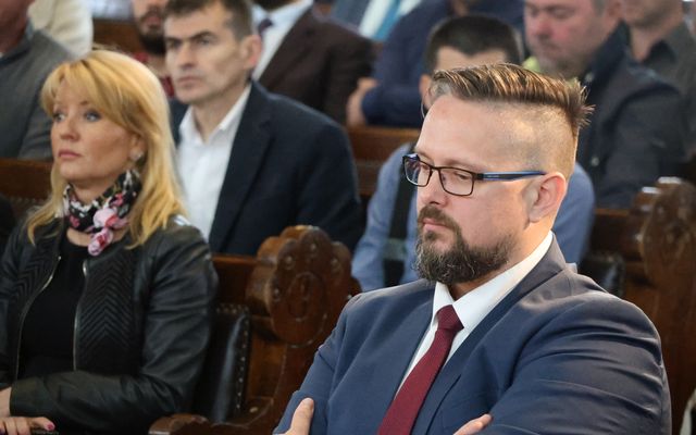 Ünnepélyes szerződésaláírás