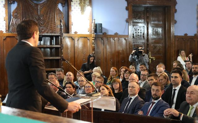 Ünnepélyes szerződésaláírás