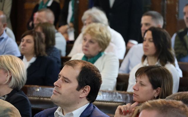 Ünnepélyes szerződésaláírás