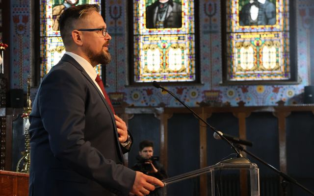 Ünnepélyes szerződésaláírás