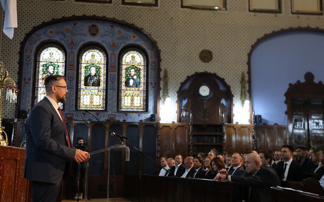 Ünnepélyes szerződésaláírás