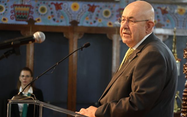 Ünnepélyes szerződésaláírás
