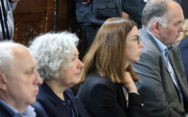 Ünnepélyes szerződésaláírás