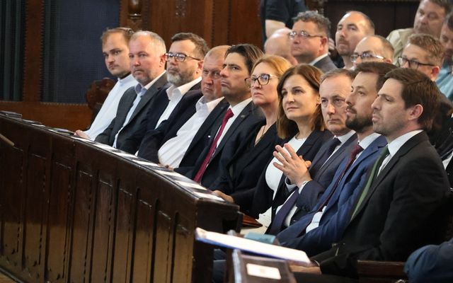 Ünnepélyes szerződésaláírás