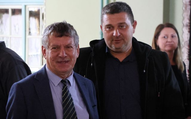 Ünnepélyes szerződésaláírás