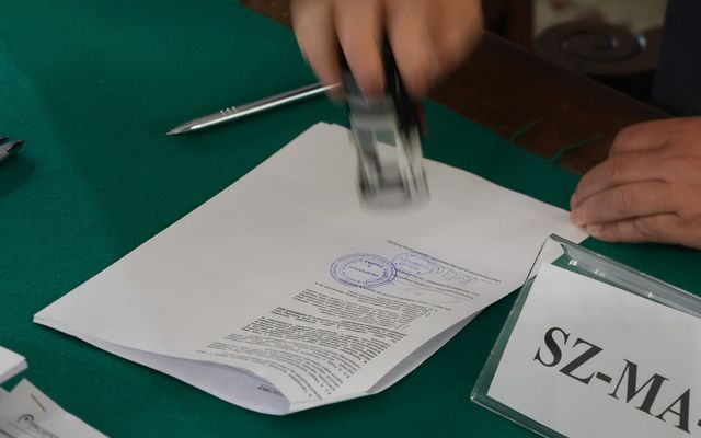 Ünnepélyes szerződésaláírás