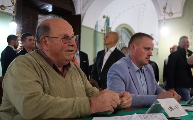 Ünnepélyes szerződésaláírás