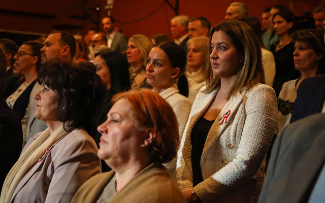 TISZTELET A HŐSÖKNEK!