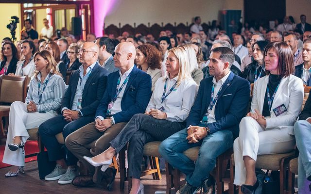 Connect + Grow üzleti konferencia első napja Palicsfürdőn