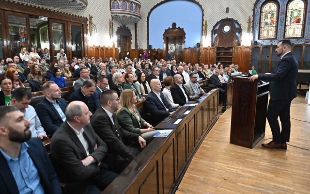 TUDATOS KILÉPÉS, MAGABIZTOS KIÁLLÁS