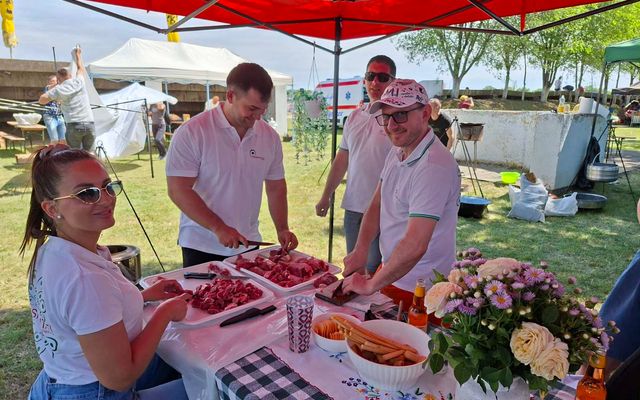 A PROSPERITATI SÁTRÁNÁL IS ROTYOGOTT A PÖRKÖLT A VÁGTÁN
