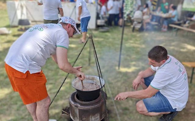 A PROSPERITATI SÁTRÁNÁL IS ROTYOGOTT A PÖRKÖLT A VÁGTÁN