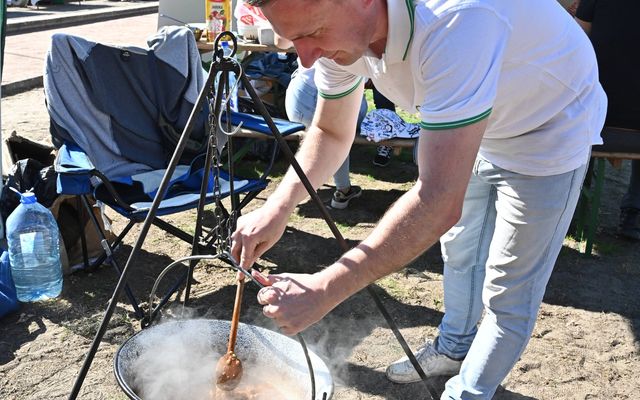 Jótékonyság és szarvasgulyás