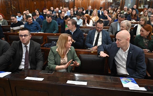 TUDATOS KILÉPÉS, MAGABIZTOS KIÁLLÁS