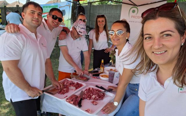 A PROSPERITATI SÁTRÁNÁL IS ROTYOGOTT A PÖRKÖLT A VÁGTÁN