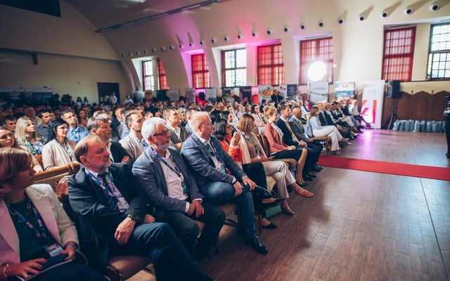 Connect + Grow üzleti konferencia első napja Palicsfürdőn
