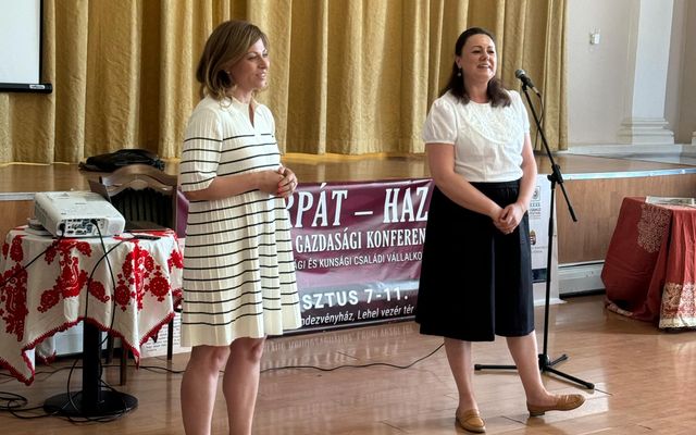 A Kárpát-Haza Kulturális és Gazdasági Konferencián Jászberényben