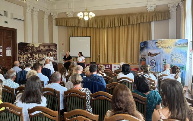 A Kárpát-Haza Kulturális és Gazdasági Konferencián Jászberényben