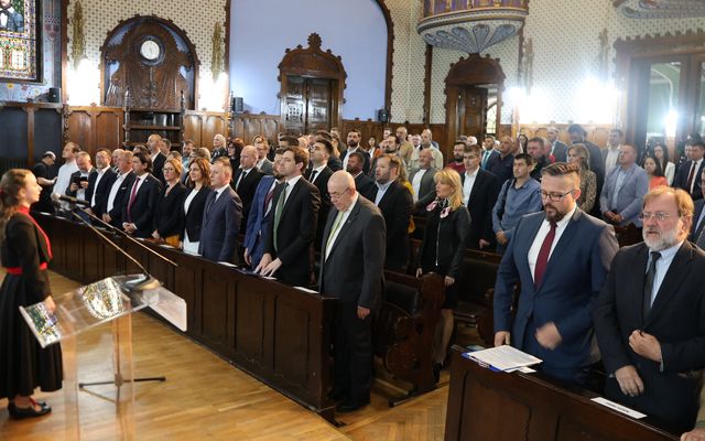 Ünnepélyes szerződésaláírás