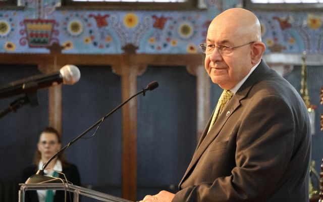 Ünnepélyes szerződésaláírás
